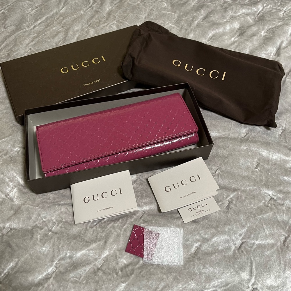 Gucci purse/clutch AUTHENTIC. Serial number 
D018362272